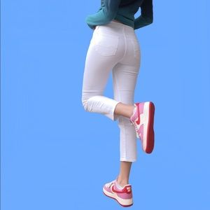 Dead stock 7 For All Mankind White Cropped Jeans